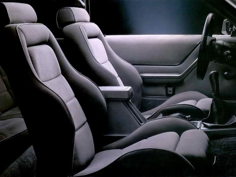 Интерьер Ford Mustang SVO (61B) 1984 года  (фото 17 из 19)